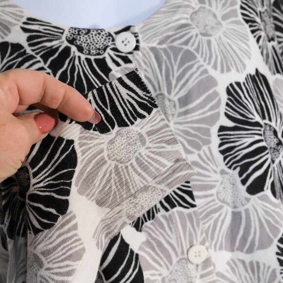White Stag Size XL Grey/black/white floral pattern scoop neck button down cardig - Picture 5 of 11